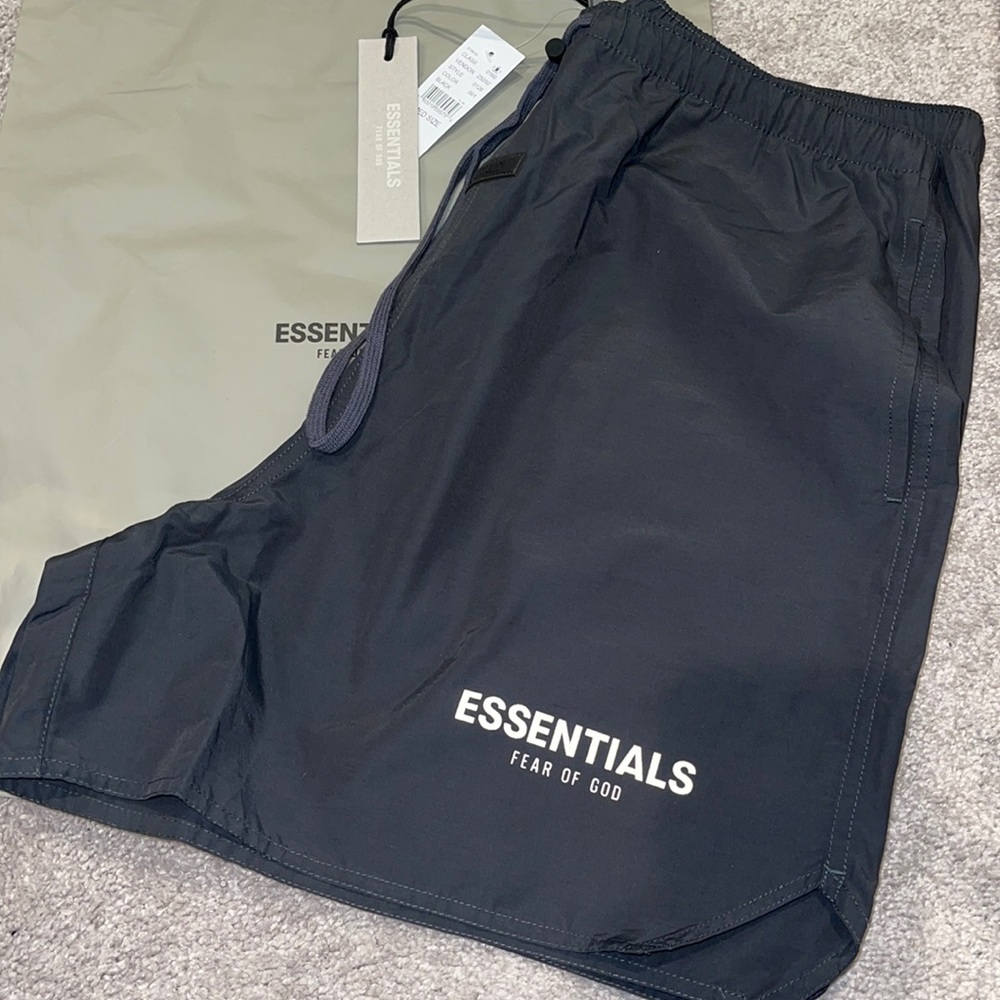 ESSENTIALS FEAR OF GOD VOLLY SHORTS